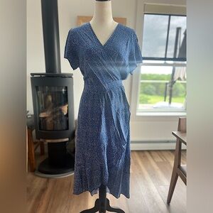NWT Wrap dress, size large, Blue white print